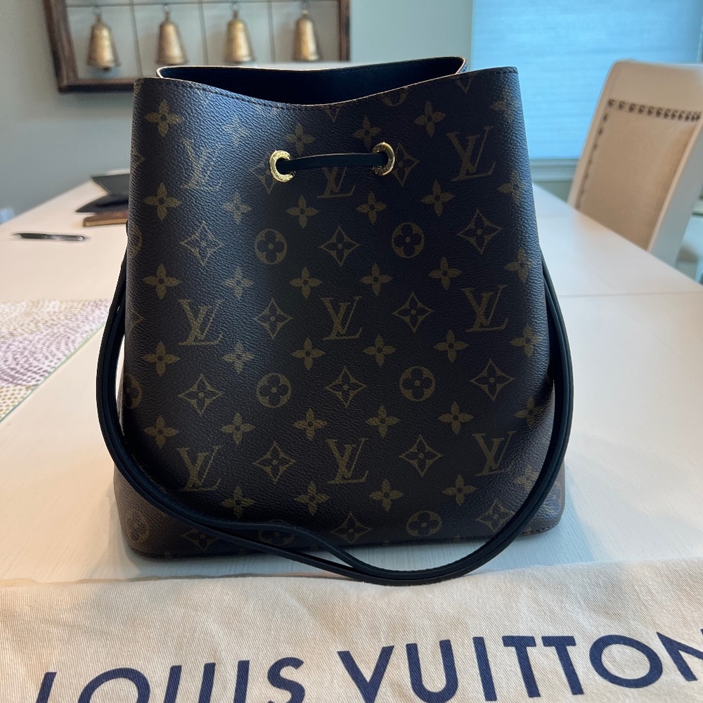 Louis Vuitton NeoNoe MM